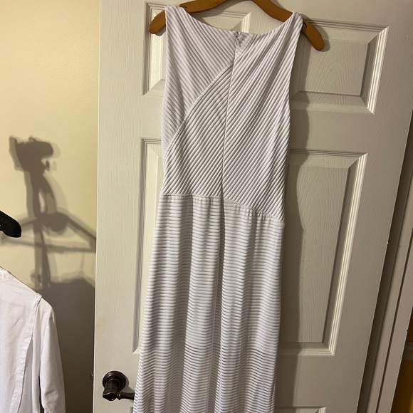 Cache elegant evening ware.Excellent for dinner party or even a beach wedding. - Picture 4 of 9